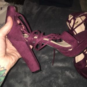 Gently worn burgundy lace up high heals🤩